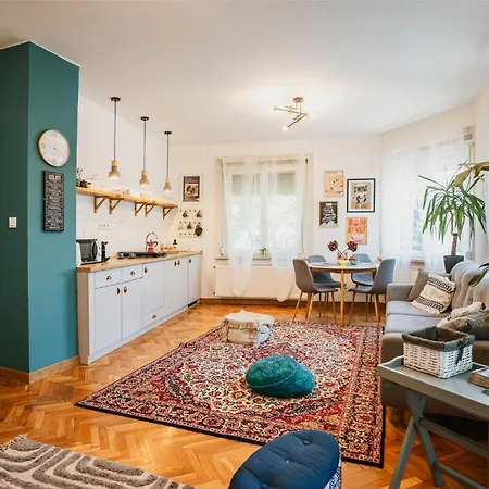 Bohemia Apartment *
